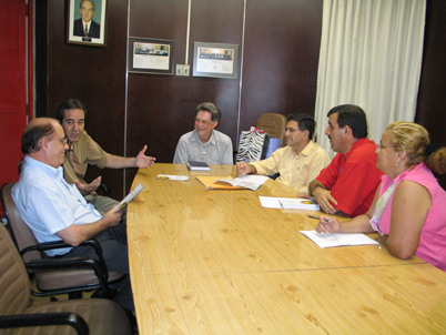 Chiconi e secretários em reunião com representantes do CMDCA